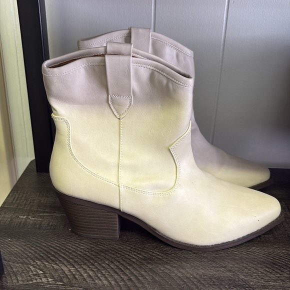 Universal Thread Cream Ankle Boots - Picture 2 of 4